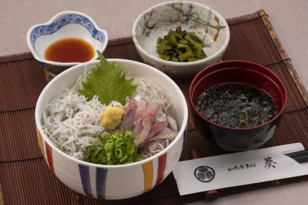 お食事処葵　新メニュー「あじしらす丼」