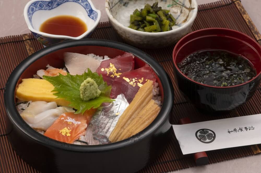 ＧＷ限定！お食事処葵にて「金箔海鮮ちらし」を販売致します！