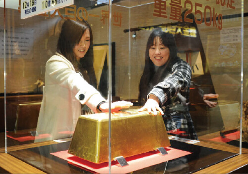 The world's biggest gold bar