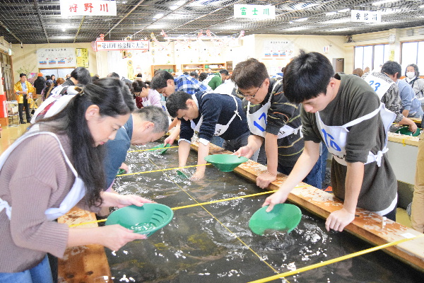 第11回砂金採り大会が開催されました！ | ブログ | 西伊豆