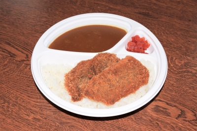 Tイズシカカツカレーs